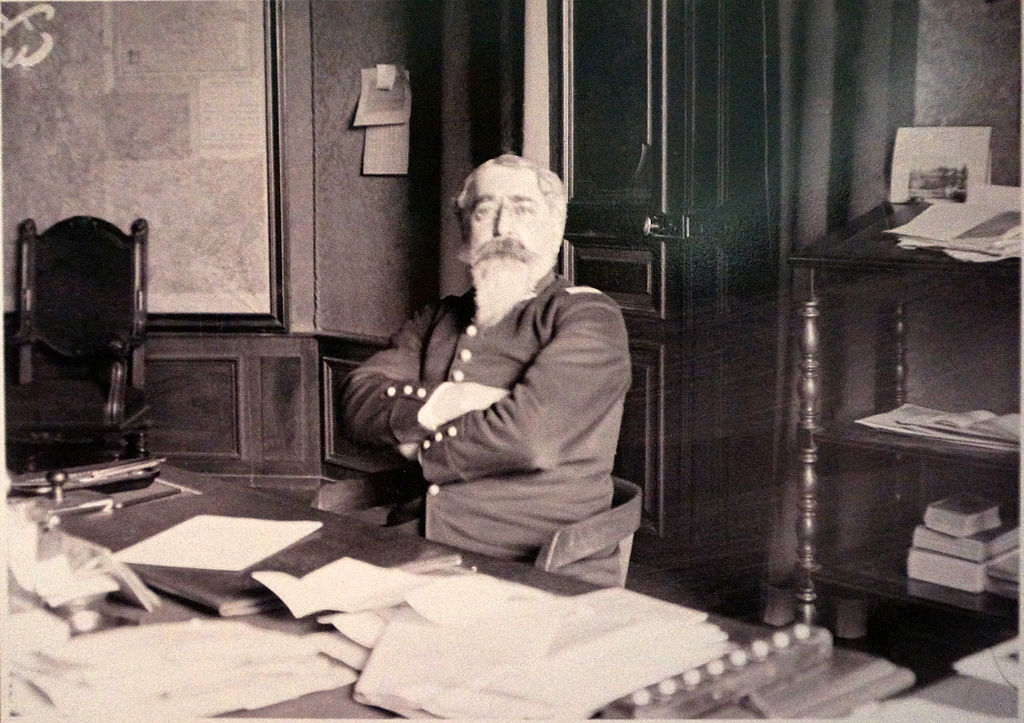 Le préfet Mirman dans son bureau de la préfecture à Nancy 