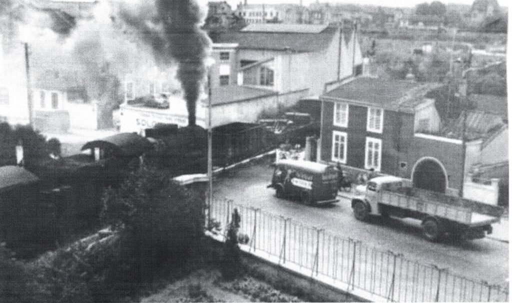 Passage d'un train rue de la République